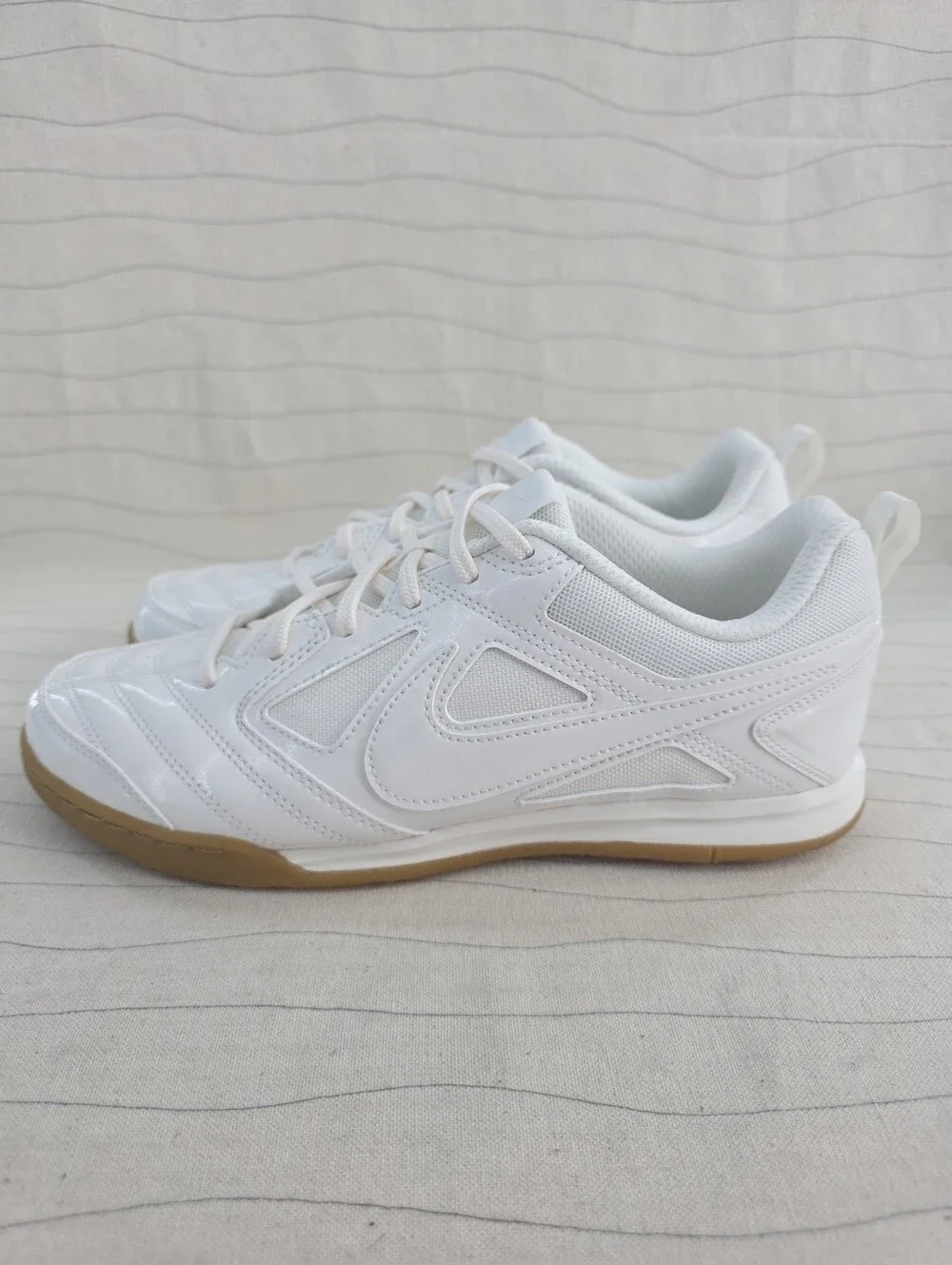 Nike Youth GS Gato LV8 Ivory Tan Gum Sole Sneakers Shoes II7084-100 Sz 6.5Y NEW